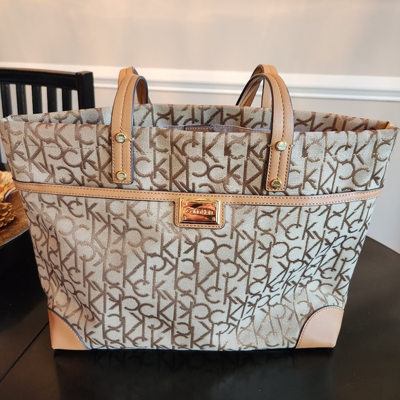 Calvin Klein purse 🤎 - Picture 6 of 7